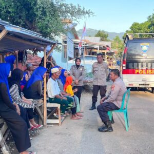 Sat Binmas Polres Bima Kota Gelar Giat Jumat Curhat di Kelurahan Lampe, Rasanae Timur