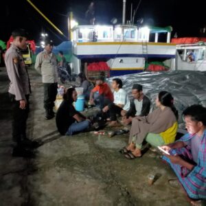 Polsek Kawasan Pelabuhan Laut Bima Laksanakan Patroli Rutin di Areal Dermaga Pelabuhan Laut Bima