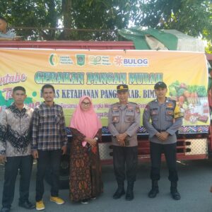 Polsek Madapangga Laksanakan Pengamanan Usaha Pangan Murah di Desa Dena