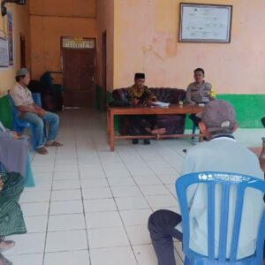 Cooling System, Bhabinkamtibmas Polsek Madapangga Temui Warga Binaan Imbau Pilkada Damai