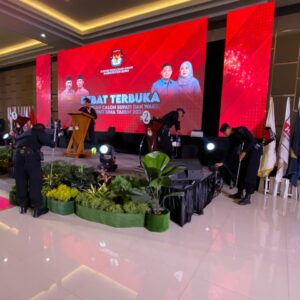 Subden 4 Detasemen Gegana Satbrimob Polda NTB Lakukan Sterilisasi Lokasi Jelang Debat Paslon Pilbup Bima 2024