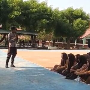 Selamatkan Pelajar dari Jeratan Narkoba, Bhabinkamtibmas Polsubsektor Palibelo Sosialisasi Pencegahan di SMAN 1 Palibelo