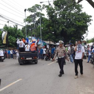 Satgas Kamseltibcar Lantas Polres Bima Kota Atur Lalu Lintas untuk Mengurai Kemacetan Saat Kampanye