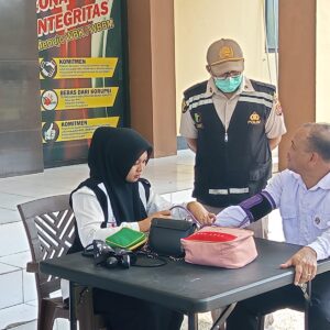 Sidokkes Polres Bima Kota Laksanakan Pengecekan Kesehatan Anggota