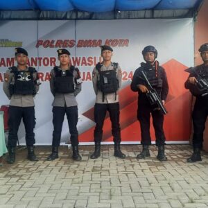 Personel OMP Rinjani 2024 Polres Bima Kota Amankan Kantor dan Logistik KPU Kota Bima