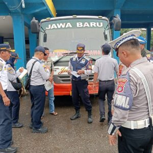 Sat Lantas Polres Bima Kota dan Dinas Perhubungan Gelar Penegakan Hukum Angkutan AKAP, AKDP, dan Pariwisata di Terminal Dara