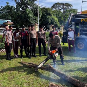 Antisipasi Bencana Pohon Tumbang, Sat-Samapta Polres Bima Gelar Pelatihan Penggunaan Mesin Senso
