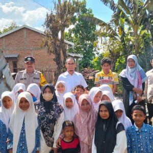 Polri Untuk Masyarakat, Bhabinkamtibmas Polsek Soromandi Kunjungi Warga Korban Kebakaran