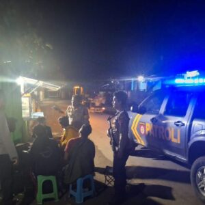Patroli KRYD Malam Hari, Polsek Woha Imbau Warga Jaga Kamtibmas dan Cegah Potensi Kriminalitas