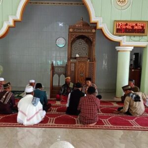 Dekat dan Selalu Hadir Ditengah Masyarakat, Plh Kapolsek Sanggar Menggelar Silaturahmi Bersama Tokoh Agama