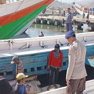 Sat Polairud Polres Bima Kota Gelar Patroli Perairan di Pelabuhan Bima dan Sape