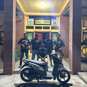 Gerebek Pelaku Gelapkan SPM, Tim Opsnal Polsek Asakota Temukan Paket Narkoba