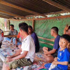 Polsek Wawo Gelar Jumat Curhat, Sosialisasikan Bahaya TPPO kepada Warga