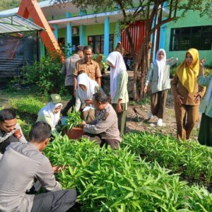 Sat Binmas Polres Bima Kota Laksanakan Kunjungan dan Pengecekan Lahan Pertanian di SMKPPN Bima