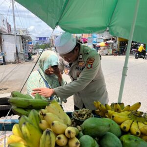 Tabur Kebaikan, Sat Binmas Polres Bima Kota Gelar Jumat Berbagi untuk Warga yang Membutuhkan