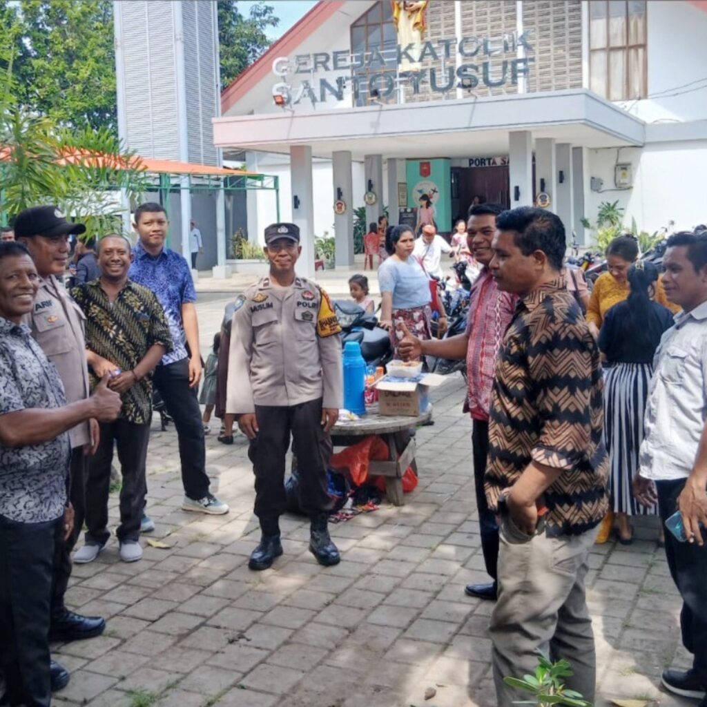 Polsek Rasanae Timur Jaga Kekhidmatan Ibadah Umat Kristiani Melalui Patroli Minggu Kasih