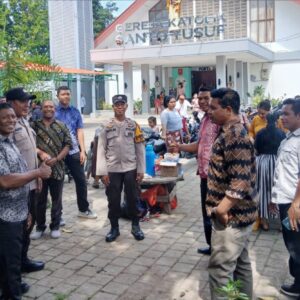 Polsek Rasanae Timur Jaga Kekhidmatan Ibadah Umat Kristiani Melalui Patroli Minggu Kasih