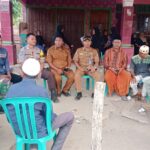 Polsek Langgudu Peduli, Bhabinkamtibmas Hadiri Prosesi Pemakaman Warga Binaan